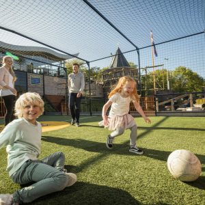 Madurodam - Voetballen bij indoor attractie Zo Groot is Oranje