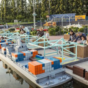 Madurodam - containers laden in Rotterdamse haven
